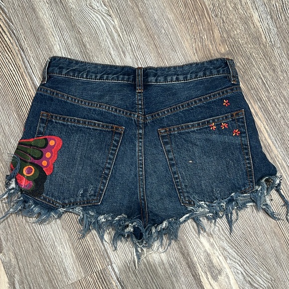 31" Waist!! NWOT Hand-Painted Butterfly Denim Jean Shorts Cutoffs by Free People - Picture 2 of 6